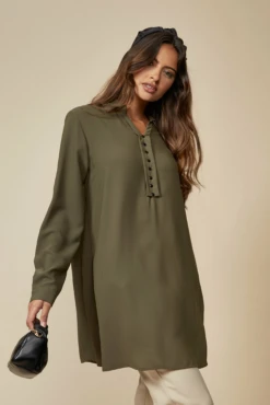 Hoxton Gal Tunic Shirt With Button Details In Khaki -Liquorish || Yumi Shop 1bXXHvfh 9322