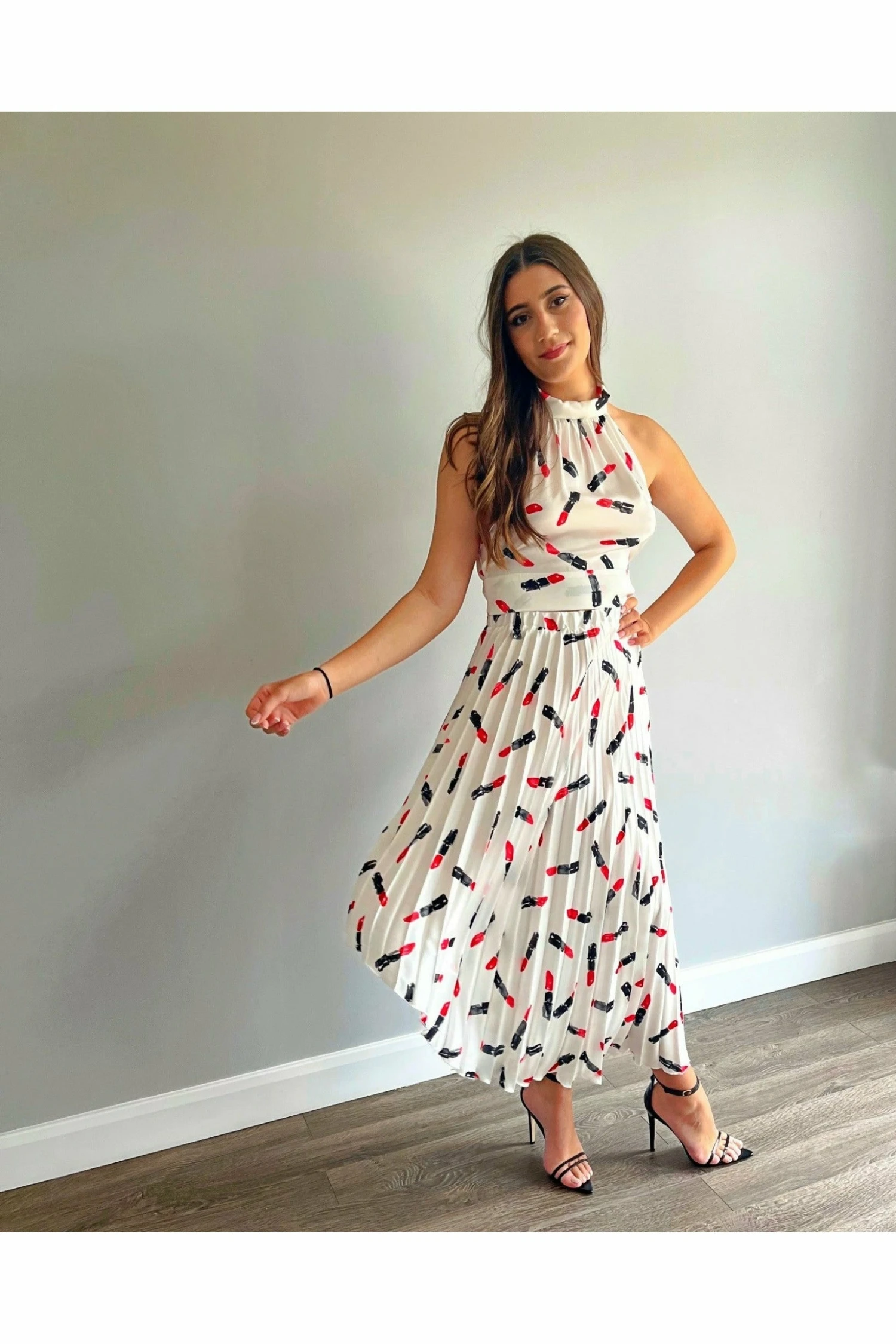 Yan Neo London Demi Lipstick Print Pleated Asymmetric Skirt 4 Yan Neo London Demi Lipstick Print Pleated Asymmetric Skirt - Image 2