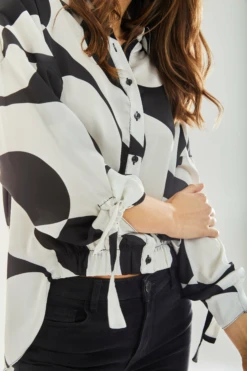 Liquorish Oversized Polka Stripe Pattern Black White Blouse -Liquorish || Yumi Shop 6gfGYagG 8709