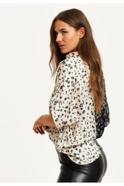 Liquorish Monochrome Heart Print Shirt With Short Sleeves -Liquorish || Yumi Shop 9L7UHAdY 15384