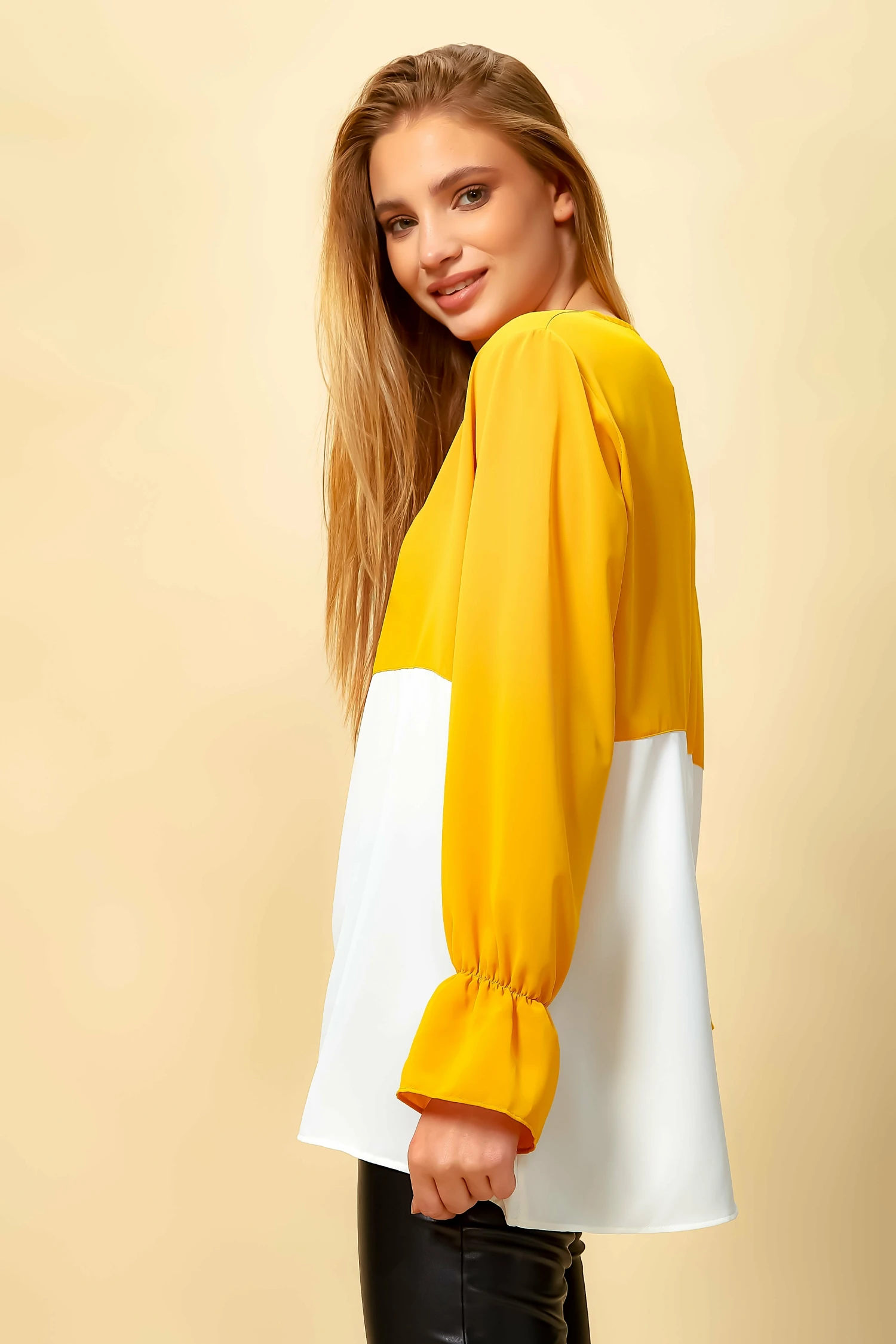 Hoxton Gal Long Sleeve Relaxed Fit Block Top With Necklace 4 Hoxton Gal Long Sleeve Relaxed Fit Block Top With Necklace - Image 2