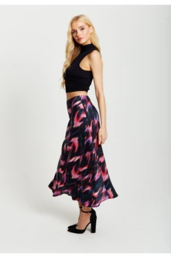 Liquorish Abstract Ikat Print Midi Skirt In Black And Pink -Liquorish || Yumi Shop K9J2IZbh 15549