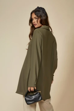 Hoxton Gal Tunic Shirt With Button Details In Khaki -Liquorish || Yumi Shop LcTUQYMW 9322