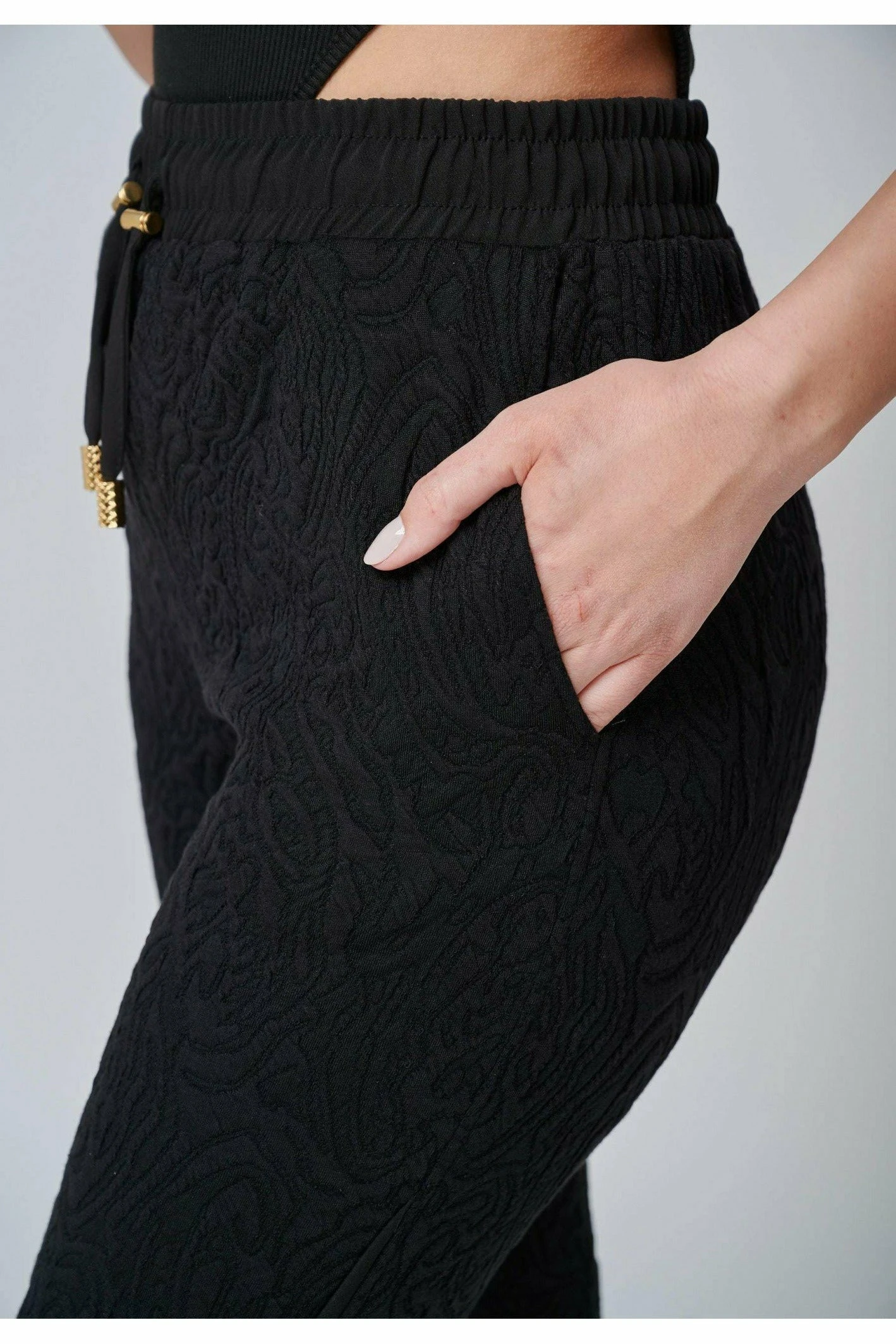 Yan Neo London The Thalia Black Jersey Jacquard Luxe Jogger 5 Yan Neo London The Thalia Black Jersey Jacquard Luxe Jogger - Image 3