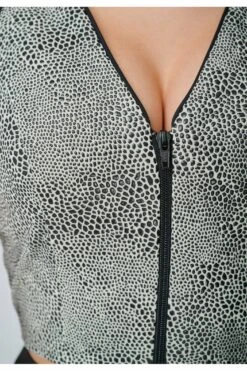 Yan Neo London The Adoni Ivory & Black Dots Front Zip Top 9 Yan Neo London The Adoni Ivory & Black Dots Front Zip Top -Liquorish || Yumi Shop QfPMYgBE 6234