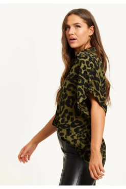 Liquorish Khaki Animal Print Shirt With Short Sleeves -Liquorish || Yumi Shop VgVDLCjR 15383