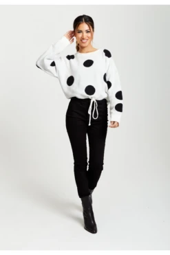 Liquorish Black Polka Dot Jumper In White -Liquorish || Yumi Shop ZeISpKaQ 13057