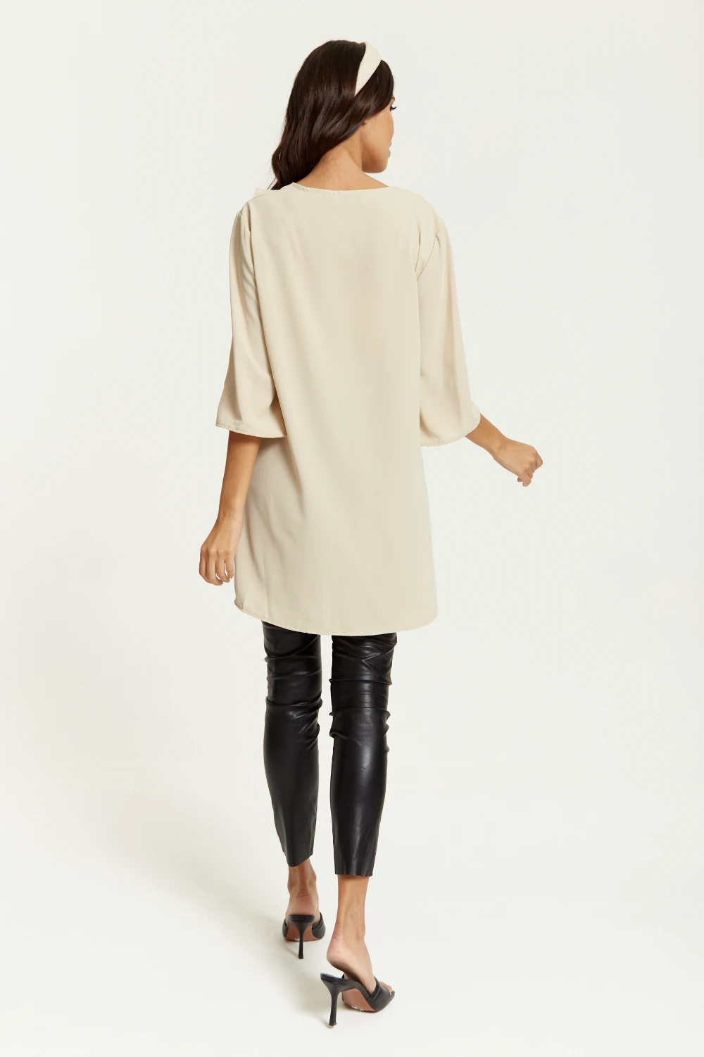 Hoxton Gal Relaxed Fit 3/4 Sleeve Frilled Front Detail Tunic 7 Hoxton Gal Relaxed Fit 3/4 Sleeve Frilled Front Detail Tunic - Image 5