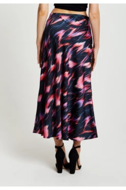 Liquorish Abstract Ikat Print Midi Skirt In Black And Pink -Liquorish || Yumi Shop d3Dotgnc 15549