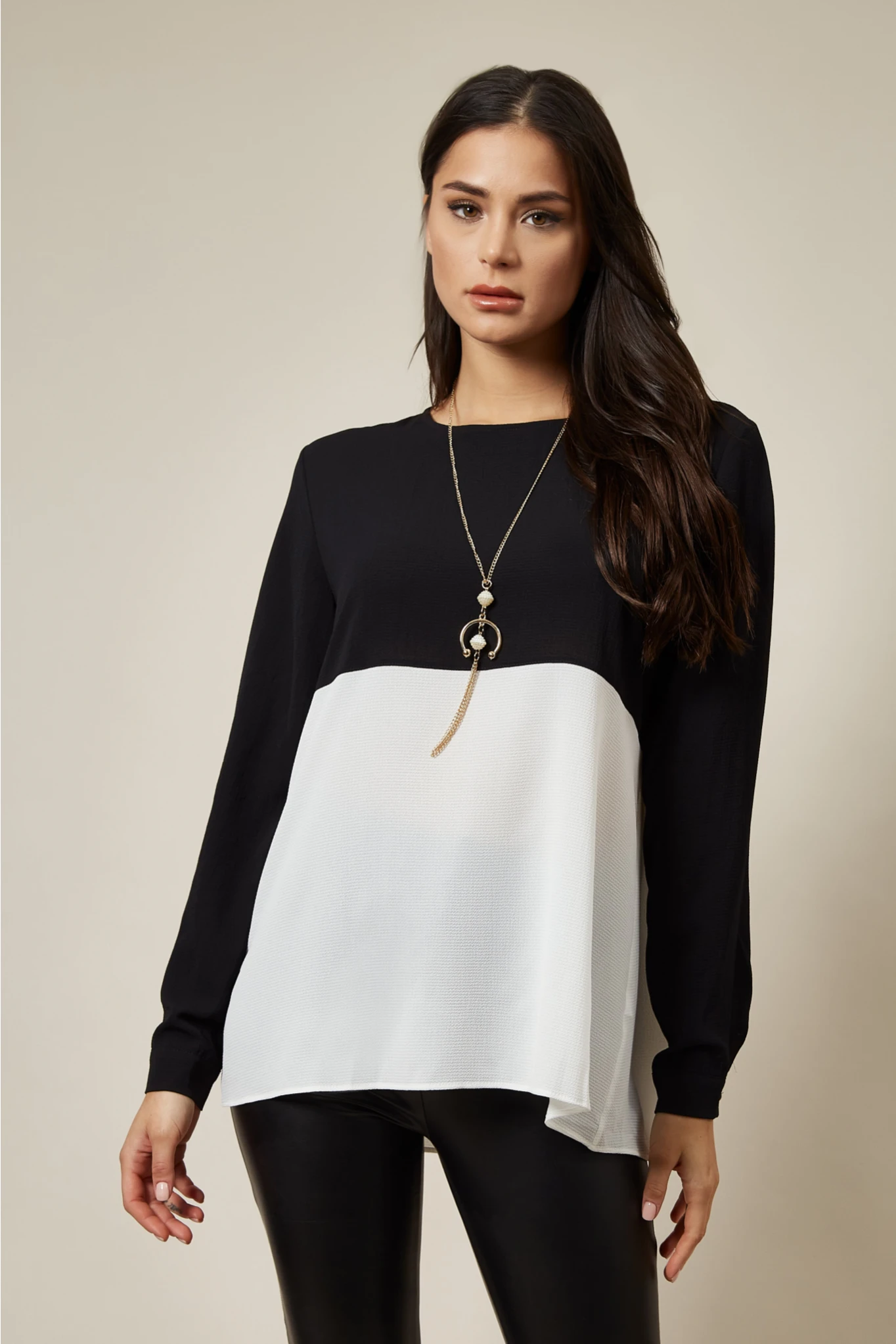Hoxton Gal Long Sleeve Relaxed Fit Block Top With Necklace 7 Hoxton Gal Long Sleeve Relaxed Fit Block Top With Necklace - Image 5