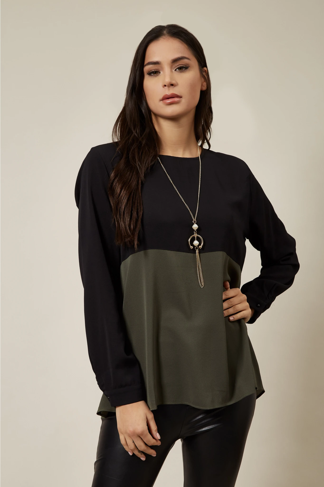 Hoxton Gal Long Sleeve Relaxed Fit Block Top With Necklace 10 Hoxton Gal Long Sleeve Relaxed Fit Block Top With Necklace - Image 8