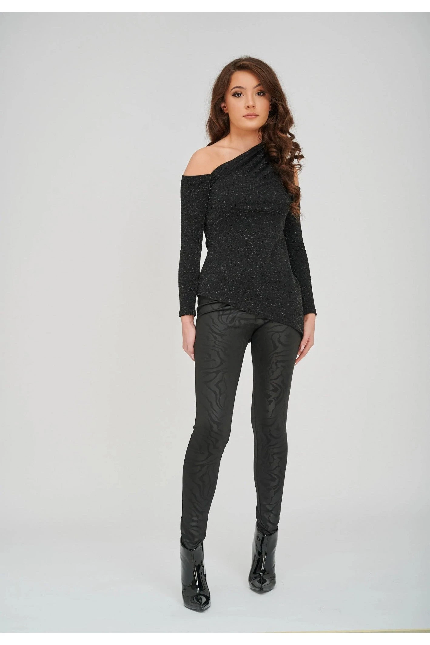 Yan Neo London Diona Black Embossed Print Leggings 5 Yan Neo London Diona Black Embossed Print Leggings - Image 3