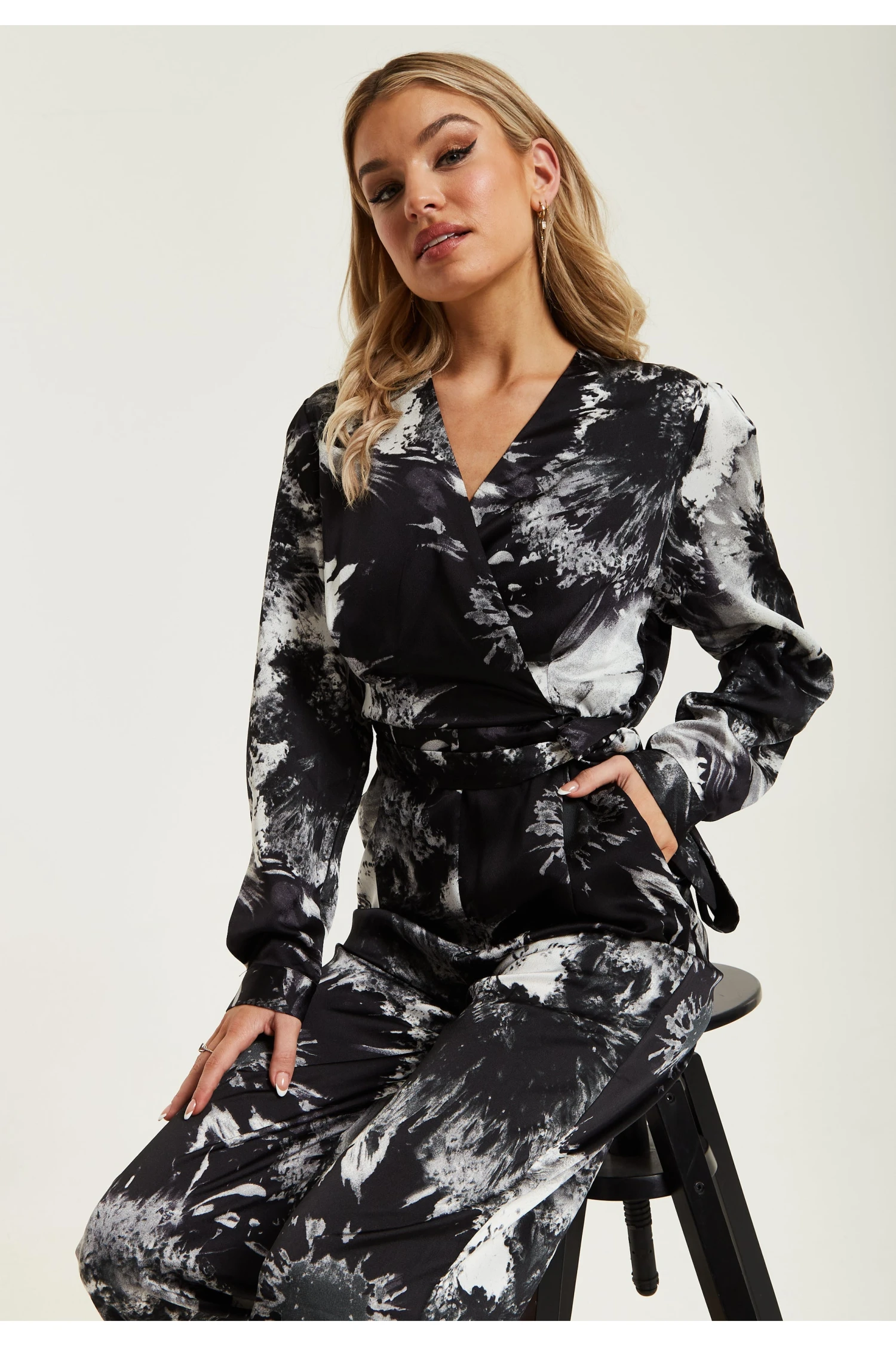 Liquorish Mono Abstract Print Jumpsuit With Long Sleeves 8 Liquorish Mono Abstract Print Jumpsuit With Long Sleeves - Image 6