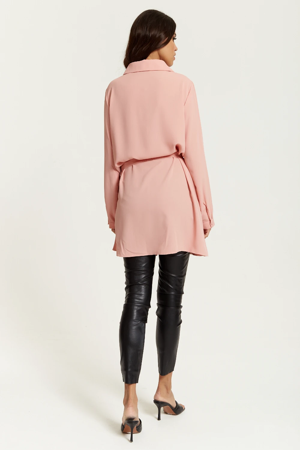 Hoxton Gal Oversized Shirt Tunic With Long Sleeves In Pink 5 Hoxton Gal Oversized Shirt Tunic With Long Sleeves In Pink - Image 3