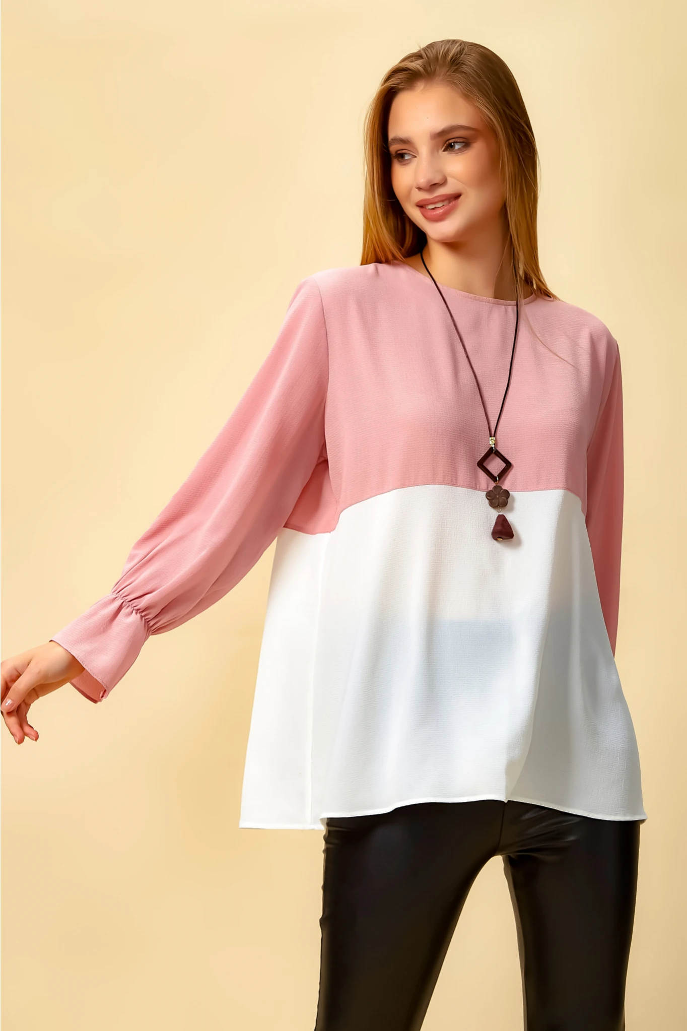 Hoxton Gal Long Sleeve Relaxed Fit Block Top With Necklace 6 Hoxton Gal Long Sleeve Relaxed Fit Block Top With Necklace - Image 4