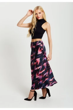 Liquorish Abstract Ikat Print Midi Skirt In Black And Pink -Liquorish || Yumi Shop vtNQdLRM 15549